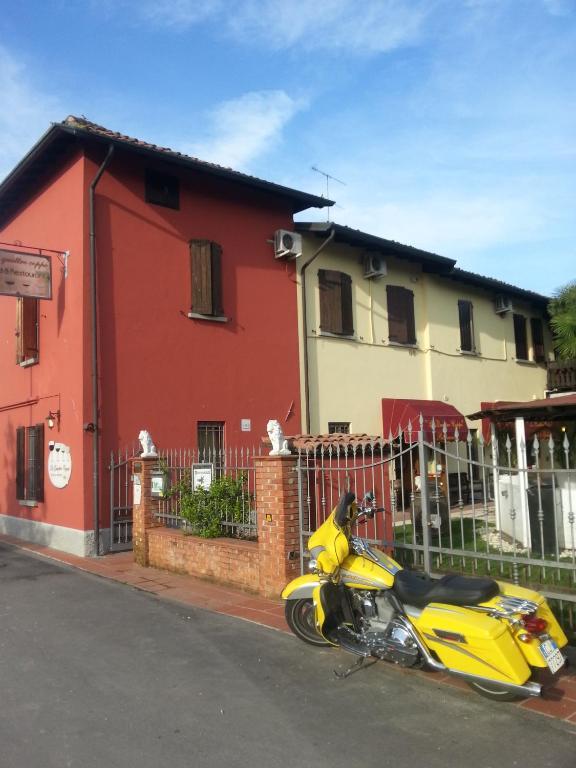 Manuela Le Quattro Coppe Hotel Desenzano del Garda Buitenkant foto